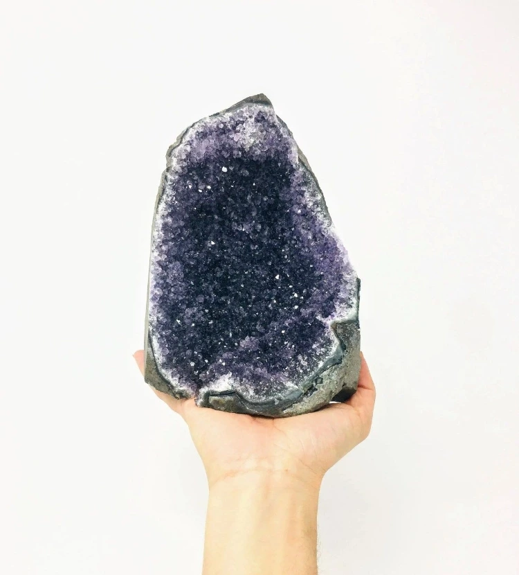 Raw Amethyst Flat Bottom Free Standing Crystal / Relaxing / Image 0