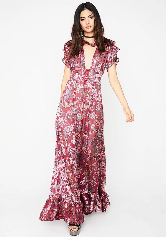 For Love & Lemons Berry Flora Maxi Dress Will Have Ya Feelin’ Like A Garden Nymph Dream Babe. This Gorgeous Floor Length Dress Has Soft Ruffled Trim, A Sexi Cut-out Front Detail With A Lace-up Corset Waistline.