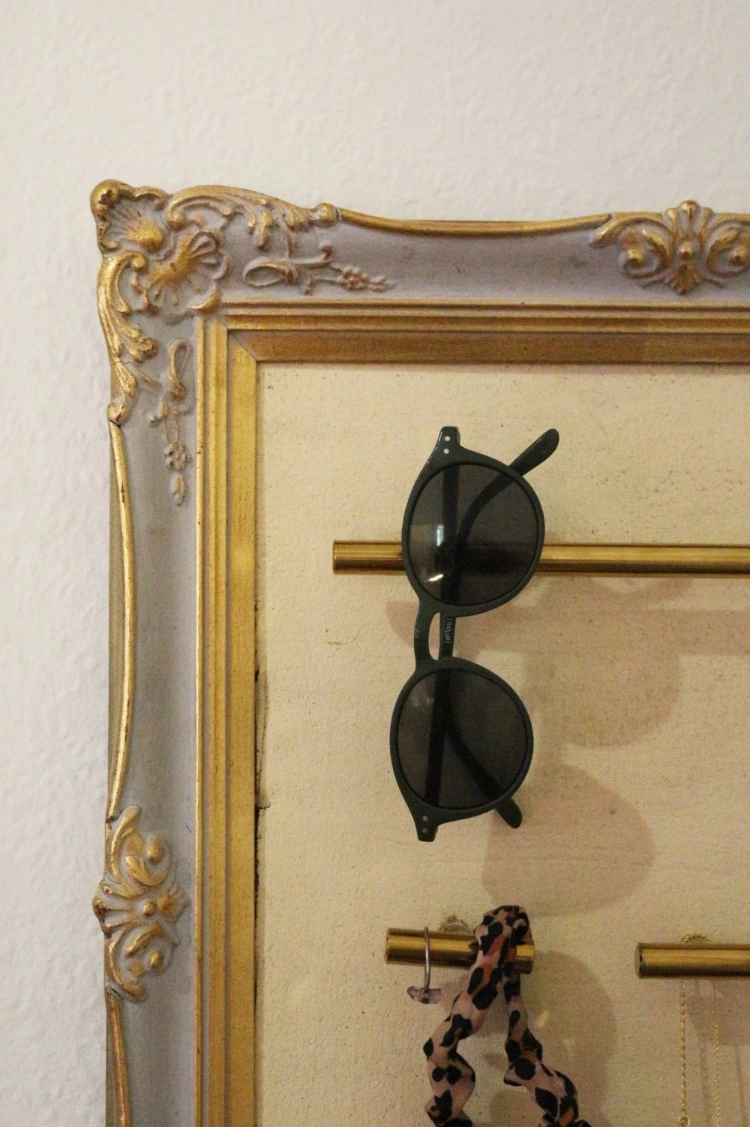 The Cutest Hair Bow Holder DIY – DIY Accessories / Jewelry Holder