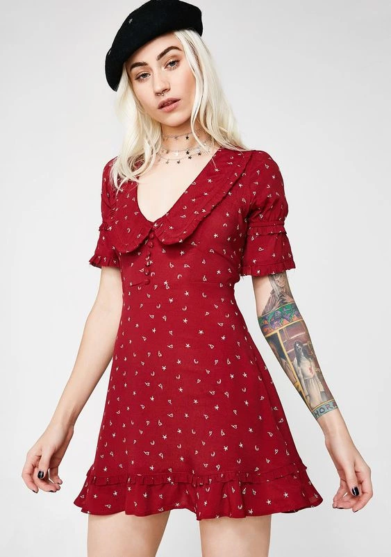 For Love & Lemons La Tez Mini Dress Got Ya Feelin’ The Romance. This Gorgeous Red Printed Dress Is Part Of The Jamie King Collab And Has A Ruffled Hem, A Deep V Neckline With Buttons On The Chest, And A Back Zipper Closure.