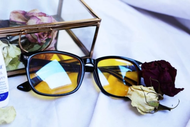 4 Ways To Protect Your Eyes From Screens As A Blogger