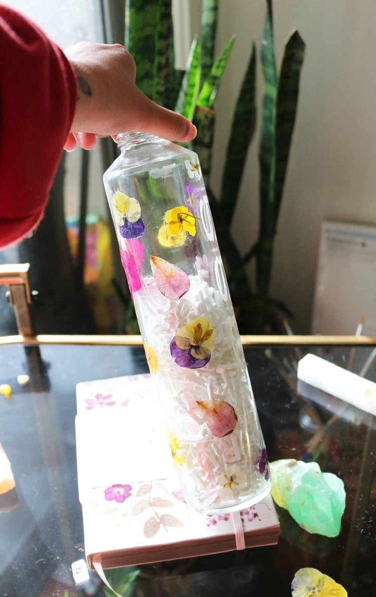 DIY: 2 Summery Voss Bottle Upcycles!