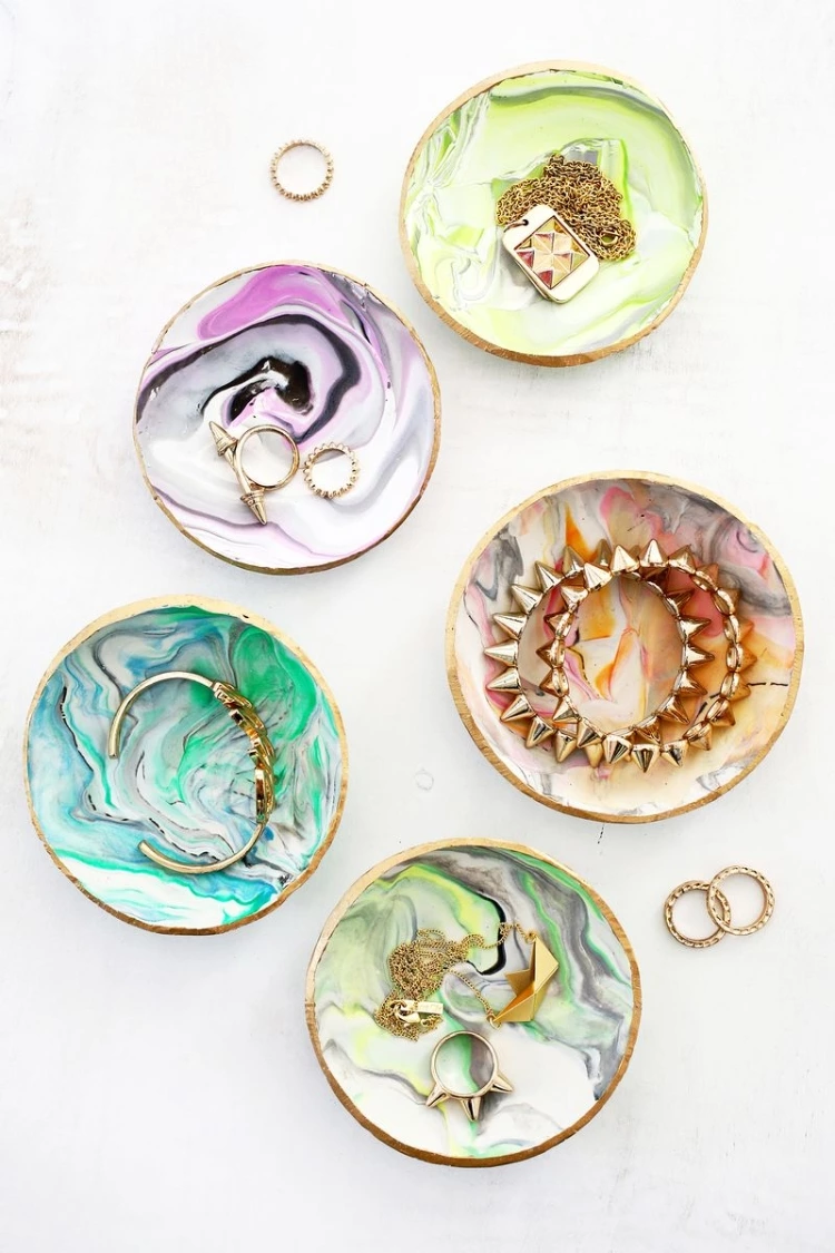 So Pretty! Easy Marbled Ring Dish (click Through For Tutorial) 