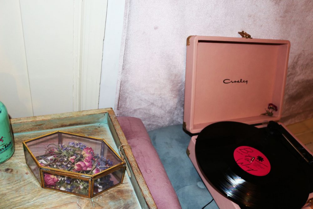 Have some more record player porn, though, because it's just so pretty